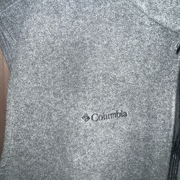 Columbia 2XL Fleece Vest. Great condition! Pet and smoke free home. - Picture 2 of 4